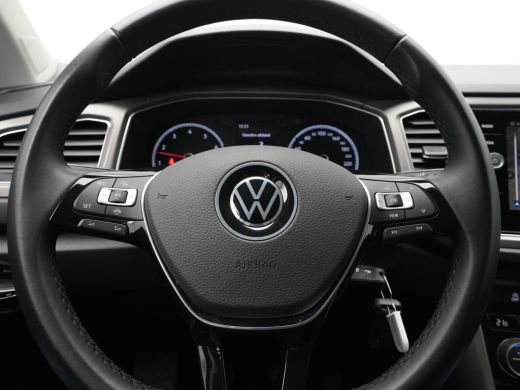 Volkswagen T-Roc 1.0 TSI 110pk Style Executive Getint glas Navigatie Adaptieve Cruise PDC 217 ActivLease financial lease