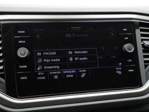 Volkswagen T-Roc 1.0 TSI 110pk Style Executive Getint glas Navigatie Adaptieve Cruise PDC 217 ActivLease financial lease