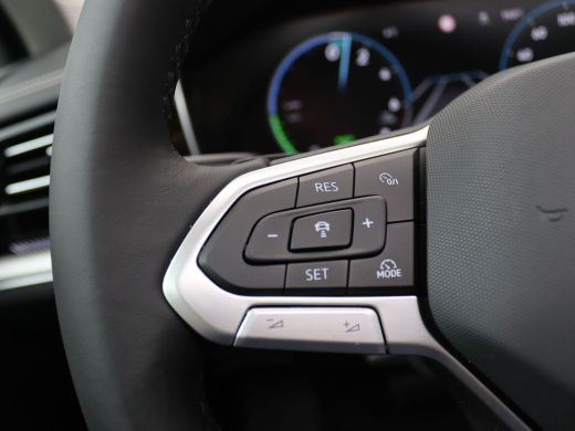 Volkswagen Touareg 3.0 TSi eHybrid 4MOTION Elegance 381PK DSG matrix led, trekhaak, 360gr. camera, adaptive cruise, ... ActivLease financial lease