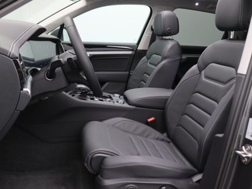 Volkswagen Touareg 3.0 TSi eHybrid 4MOTION Elegance 381PK DSG matrix led, trekhaak, 360gr. camera, adaptive cruise, ... ActivLease financial lease