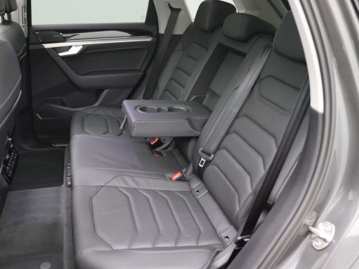 Volkswagen Touareg 3.0 TSi eHybrid 4MOTION Elegance 381PK DSG matrix led, trekhaak, 360gr. camera, adaptive cruise, ... ActivLease financial lease