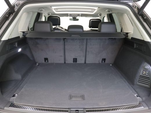 Volkswagen Touareg 3.0 TSi eHybrid 4MOTION Elegance 381PK DSG matrix led, trekhaak, 360gr. camera, adaptive cruise, ... ActivLease financial lease