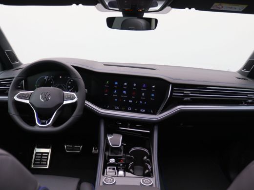 Volkswagen Touareg 3.0 TSi eHybrid 4MOTION R Edition 463PK Aut. Pano-Schuifdak, Servosluiting, Puglia Leer, 360gr. C... ActivLease financial lease