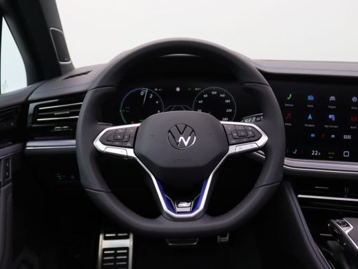 Volkswagen Touareg 3.0 TSi eHybrid 4MOTION R Edition 463PK Aut. Pano-Schuifdak, Servosluiting, Puglia Leer, 360gr. C... ActivLease financial lease