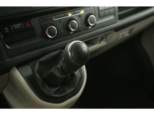 Volkswagen Transporter 2.0 TDI L2H1 140PK Trekhaak Airco Bluetooth Elektrpakket ActivLease financial lease