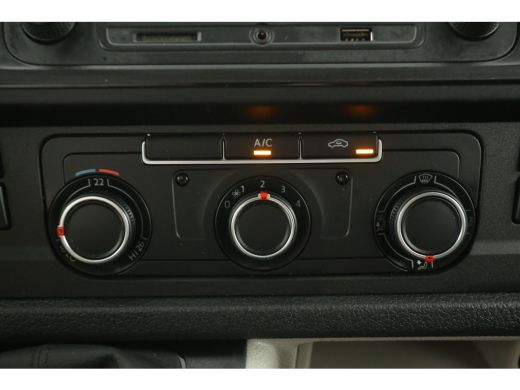 Volkswagen Transporter 2.0 TDI L2H1 140PK Trekhaak Airco Bluetooth Elektrpakket ActivLease financial lease