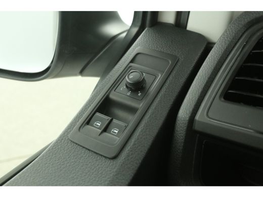 Volkswagen Transporter 2.0 TDI L2H1 140PK Trekhaak Airco Bluetooth Elektrpakket ActivLease financial lease