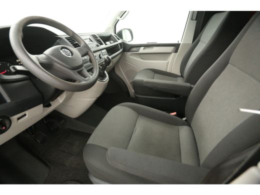Volkswagen Transporter 2.0 TDI L2H1 140PK Trekhaak Airco Bluetooth Elektrpakket ActivLease financial lease