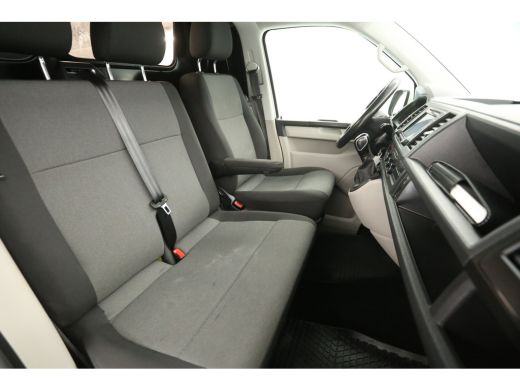 Volkswagen Transporter 2.0 TDI L2H1 204PK Automaat Airco Camera Carplay 2xSchuifdeur Cruise LED DSG Navi 3 Persoons 17"LMV ActivLease financial lease