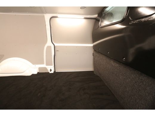 Volkswagen Transporter 2.0 TDI L2H1 204PK Automaat Airco Camera Carplay 2xSchuifdeur Cruise LED DSG Navi 3 Persoons 17"LMV ActivLease financial lease