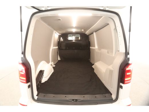 Volkswagen Transporter 2.0 TDI L2H1 204PK Automaat Airco Camera Carplay 2xSchuifdeur Cruise LED DSG Navi 3 Persoons 17"LMV ActivLease financial lease