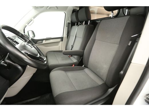 Volkswagen Transporter 2.0 TDI L2H1 204PK Automaat Airco Camera Carplay 2xSchuifdeur Cruise LED DSG Navi 3 Persoons 17"LMV ActivLease financial lease
