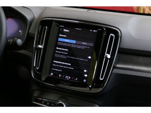 Volvo  C40 Recharge 185kW Single Motor Extended Range Plus | Trekhaak | Camera | Panoramadak | Pilot Assist ... ActivLease financial lease