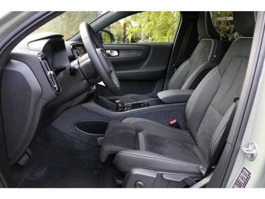 Volvo  C40 Recharge 185kW Single Motor Extended Range Plus | Trekhaak | Camera | Panoramadak | Pilot Assist ... ActivLease financial lease