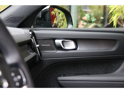 Volvo  EC40 185 kW Single Motor Extended Range RWD Ultra Dark | Panoramadak | 360 Camera | Harman/Kardon | 20... ActivLease financial lease