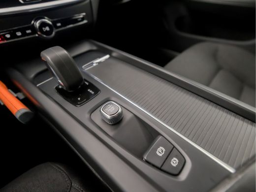 Volvo  V60 2.0 B3 Momentum Advantage 177Pk Automaat (APPLE CARPLAY, GROOT NAVI, ADAPTIVE CRUISE, STUUR/STOEL... ActivLease financial lease