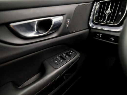 Volvo  V60 2.0 B3 Momentum Advantage 177Pk Automaat (APPLE CARPLAY, GROOT NAVI, ADAPTIVE CRUISE, STUUR/STOEL... ActivLease financial lease