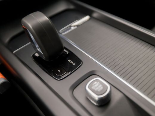 Volvo  V60 2.0 B3 Momentum Advantage 177Pk Automaat (APPLE CARPLAY, GROOT NAVI, ADAPTIVE CRUISE, STUUR/STOEL... ActivLease financial lease