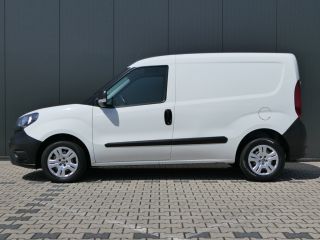Fiat Doblò 1.6 MJ L1H1 ECO JET | Navigatie | 3-Zits Bijrijdersbank | Cruise Control | Betonplex | DAB+ | Air... Fiat Doblò 1.6 MJ L1H1 ECO JET | Navigatie | 3-Zits Bijrijdersbank | Cruise Control | Betonplex | DAB+ | Air...