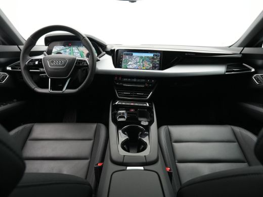 Audi e-tron GT GT 93 kWh Panorama Camera Matrix Stoelverwarming Carplay Navigatie 96 ActivLease financial lease