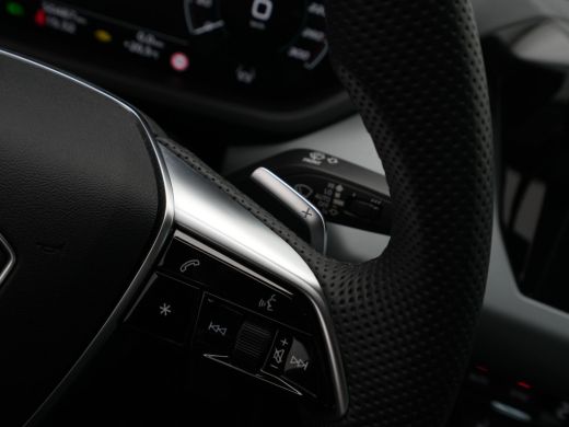 Audi e-tron GT GT 93 kWh Panorama Camera Matrix Stoelverwarming Carplay Navigatie 96 ActivLease financial lease
