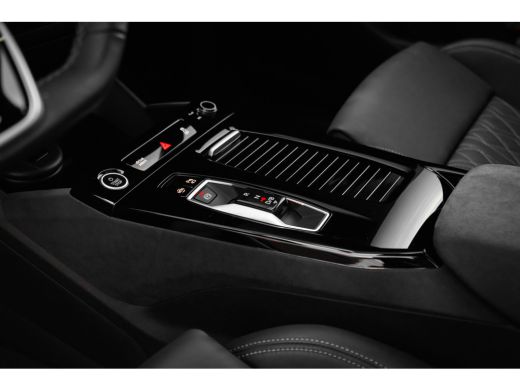 Audi Q6 e-tron S edition 388 PK | Ledere Bekleding | Panoramadak | Rondomzicht Camera | B&O ActivLease financial lease