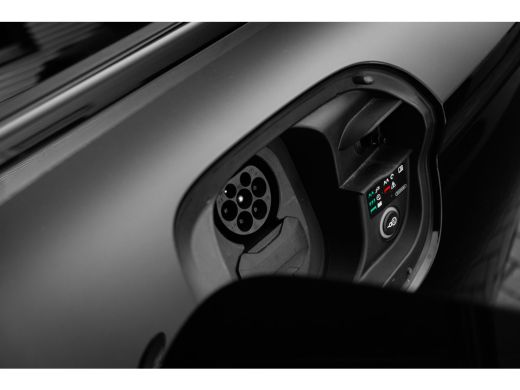 Audi Q6 e-tron S edition 388 PK | Ledere Bekleding | Panoramadak | Rondomzicht Camera | B&O ActivLease financial lease