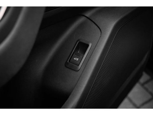 Audi Q6 e-tron S edition 388 PK | Ledere Bekleding | Panoramadak | Rondomzicht Camera | B&O ActivLease financial lease