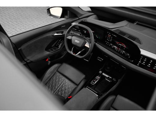 Audi Q6 e-tron S edition 388 PK | Ledere Bekleding | Panoramadak | Rondomzicht Camera | B&O ActivLease financial lease