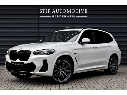 BMW X3 xDrive30e M Sport | Panoramadak | 21'' Velgen | Camera | CarPlay | Head-Up | Lederen Bekleding | ... BMW X3 xDrive30e M Sport | Panoramadak | 21'' Velgen | Camera | CarPlay | Head-Up | Lederen Bekleding | ...