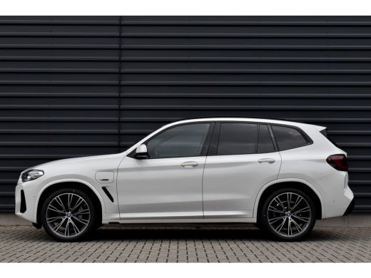 BMW X3 xDrive30e M Sport | Pano | 21'' Velgen | Camera | CarPlay | Head-Up | Stoelverwarming | Sfeerverl... ActivLease financial lease