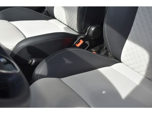 Fiat 500 1.0 Hybrid Dolcevita |  Navigatie by App | Panoramadak | Half-Leder | Cruise Control | Airco | !! ActivLease financial lease
