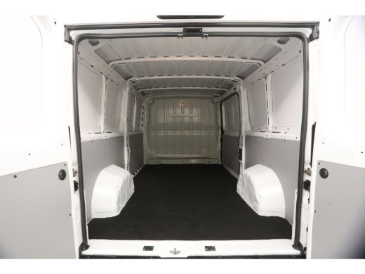 Fiat Ducato 30 2.3 MultiJet L2H1 Airco Camera Cruise LED Navigatie 3 Persoons ActivLease financial lease