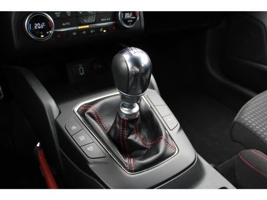 Ford Focus 1.0EB ST-LINE | NL-AUTO! | 1 EIGENAAR! | WINTERPACK | AGR ZETELS | 18" LMV | PARK SENS V+A | NAVI... ActivLease financial lease