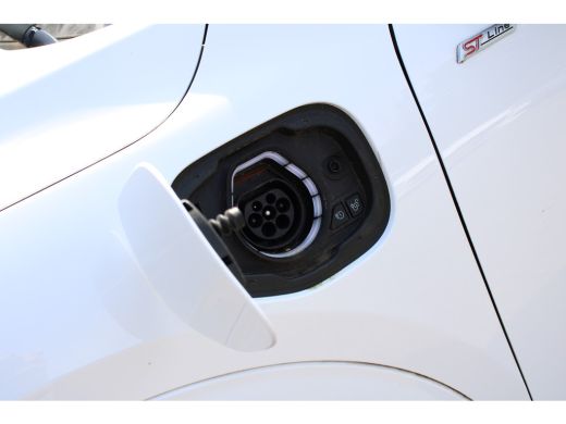 Ford Kuga 2.5 PHEV ST-LINE | NL-AUTO | DEALER-OH | ELEKTR. TREKHAAK 1500KG | WINTERPACK | CRUISE CONTROL | ... ActivLease financial lease