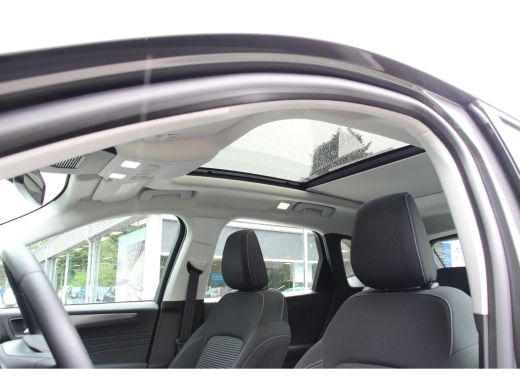 Ford Kuga 2.5 PHEV Titanium | NL-AUTO | DEALER-OH! | PANODAK | ADAPTIVE CRUISE | CAMERA | PARK SEN. V+A | B... ActivLease financial lease