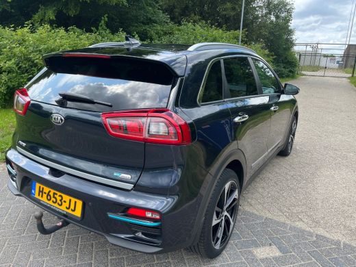 Kia e-Niro ExecutiveLine 64 kWh | NL-AUTO! | LEDER | AFN. TREKHAAK | 1 EIGENAAR! | BTW-AUTO | ALL-SEASON BAN... ActivLease financial lease