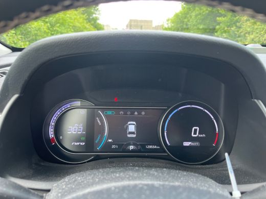 Kia e-Niro ExecutiveLine 64 kWh | NL-AUTO! | LEDER | AFN. TREKHAAK | 1 EIGENAAR! | BTW-AUTO | ALL-SEASON BAN... ActivLease financial lease