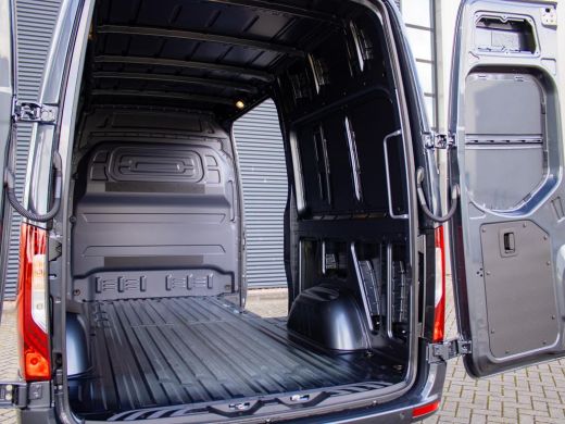 Mercedes-Benz Sprinter 319 1.9 CDI L2H2 Pro 190 PK Automaat 3.500 kg trekgewicht, Distronic, LED koplampen, lichtmetalen... ActivLease financial lease