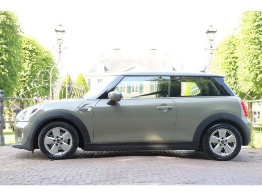 Mini Cooper 1.5 Cooper | NL-AUTO! | DEALER OH | CRUISE CONTROL | NAVI | CLIMA | 15" LMV | AUTOMAAT! | MULTIFO... ActivLease financial lease
