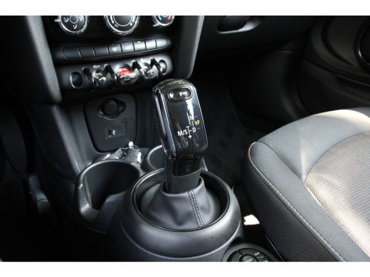 Mini Cooper 1.5 Cooper | NL-AUTO! | DEALER OH | CRUISE CONTROL | NAVI | CLIMA | 15" LMV | AUTOMAAT! | MULTIFO... ActivLease financial lease