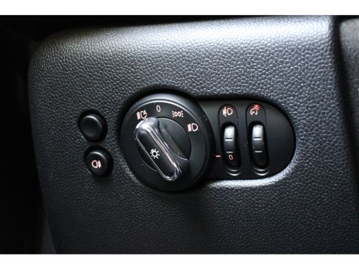 Mini Cooper 1.5 Cooper | NL-AUTO! | DEALER OH | CRUISE CONTROL | NAVI | CLIMA | 15" LMV | AUTOMAAT! | MULTIFO... ActivLease financial lease
