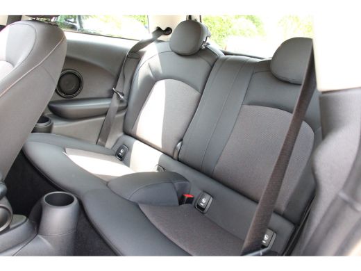 Mini Cooper 1.5 Cooper | NL-AUTO! | DEALER OH | CRUISE CONTROL | NAVI | CLIMA | 15" LMV | AUTOMAAT! | MULTIFO... ActivLease financial lease