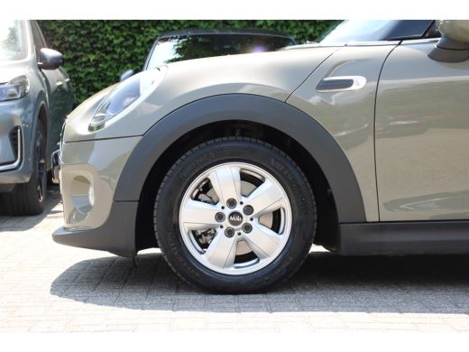 Mini Cooper 1.5 Cooper | NL-AUTO! | DEALER OH | CRUISE CONTROL | NAVI | CLIMA | 15" LMV | AUTOMAAT! | MULTIFO... ActivLease financial lease