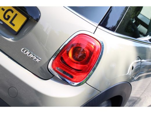 Mini Cooper 1.5 Cooper | NL-AUTO! | DEALER OH | CRUISE CONTROL | NAVI | CLIMA | 15" LMV | AUTOMAAT! | MULTIFO... ActivLease financial lease