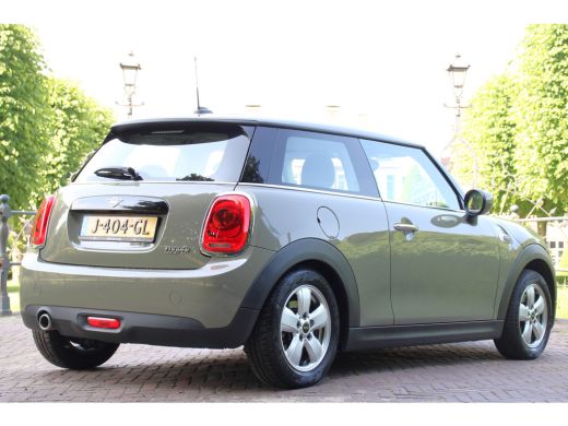 Mini Cooper 1.5 Cooper | NL-AUTO! | DEALER OH | CRUISE CONTROL | NAVI | CLIMA | 15" LMV | AUTOMAAT! | MULTIFO... ActivLease financial lease