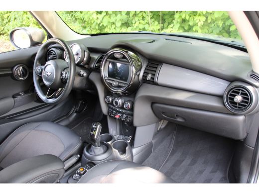 Mini Cooper 1.5 Cooper | NL-AUTO! | DEALER OH | CRUISE CONTROL | NAVI | CLIMA | 15" LMV | AUTOMAAT! | MULTIFO... ActivLease financial lease