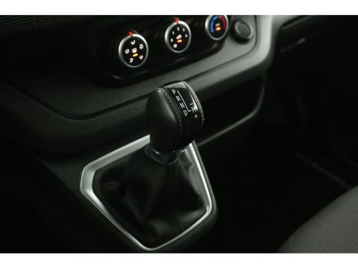 Nissan Primastar 2.0 dCi L2H1 Acenta 150PK Automaat Airco Cruise LED Trekhaak 3 Persoons PDC ActivLease financial lease