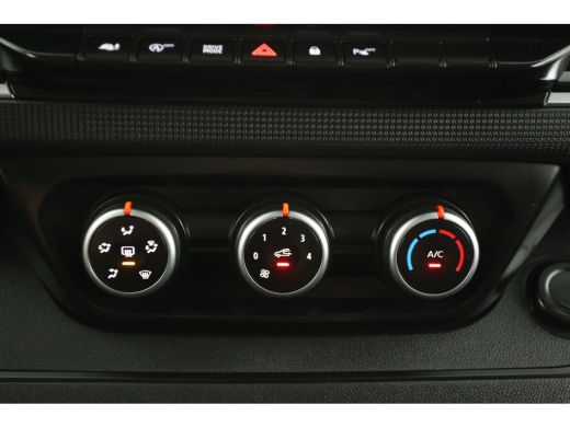 Nissan Primastar 2.0 dCi L2H1 Acenta 150PK Automaat Airco Cruise LED Trekhaak 3 Persoons PDC ActivLease financial lease