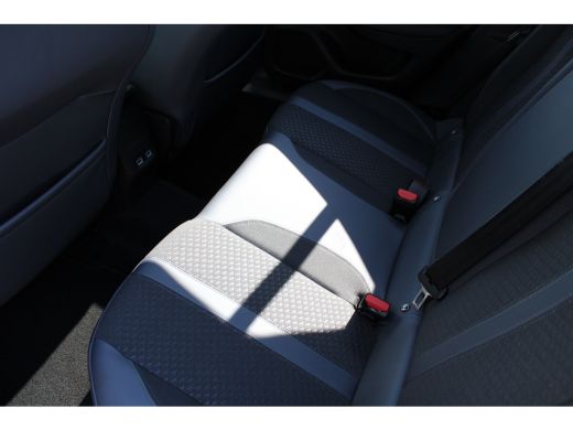 Peugeot 2008 1.2 PureTech Allure | Navigatie | Camera | Apple carplay | Keyless | Trekhaak | LED mistlampen | ActivLease financial lease